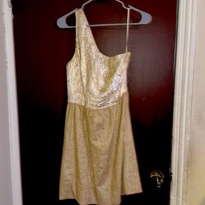 Cute asymmetrical dress. Great for prom or a semi formal. Beautiful colors.